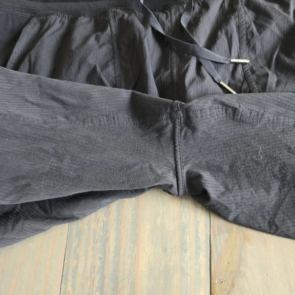 Lululemon Dance Studio Shorts L/XL - Picture 4 of 5